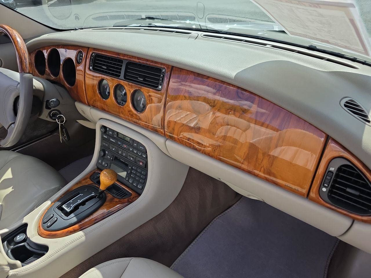 Used 2000 Jaguar XK8 Convertible RWD image 23