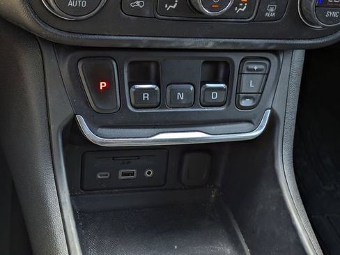 Used 2021 GMC Terrain SLE w/ Driver Convenience Package AWD/4WD image 25