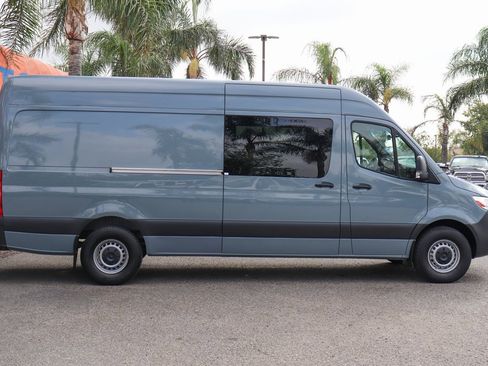 Used 2021 Mercedes-Benz Sprinter 2500 image 11