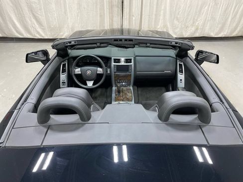 Used 2009 Cadillac XLR V RWD image 20