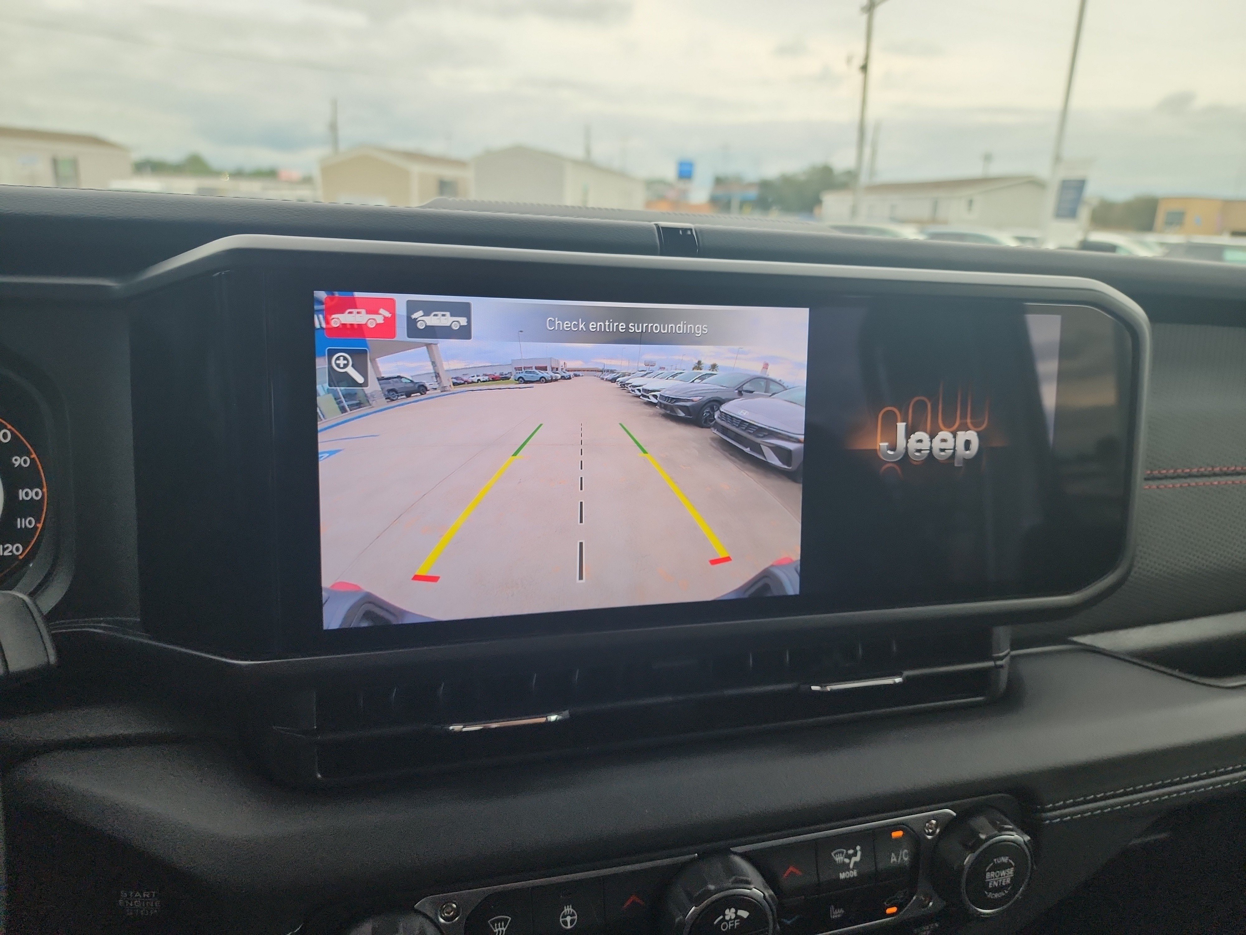 Used 2025 Jeep Gladiator Rubicon AWD/4WD image 22