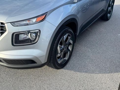 Certified 2025 Hyundai Venue SEL FWD image 5
