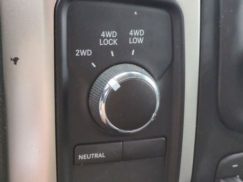 Used 2018 RAM 2500 SLT AWD/4WD image 29