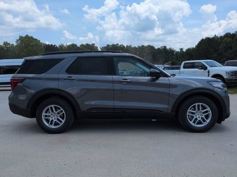 New 2026 Ford Explorer Active RWD image 3