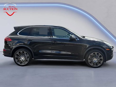Used 2015 Porsche Cayenne S image 5