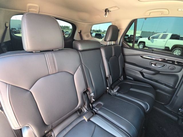 Used 2025 Honda Pilot Touring image 18