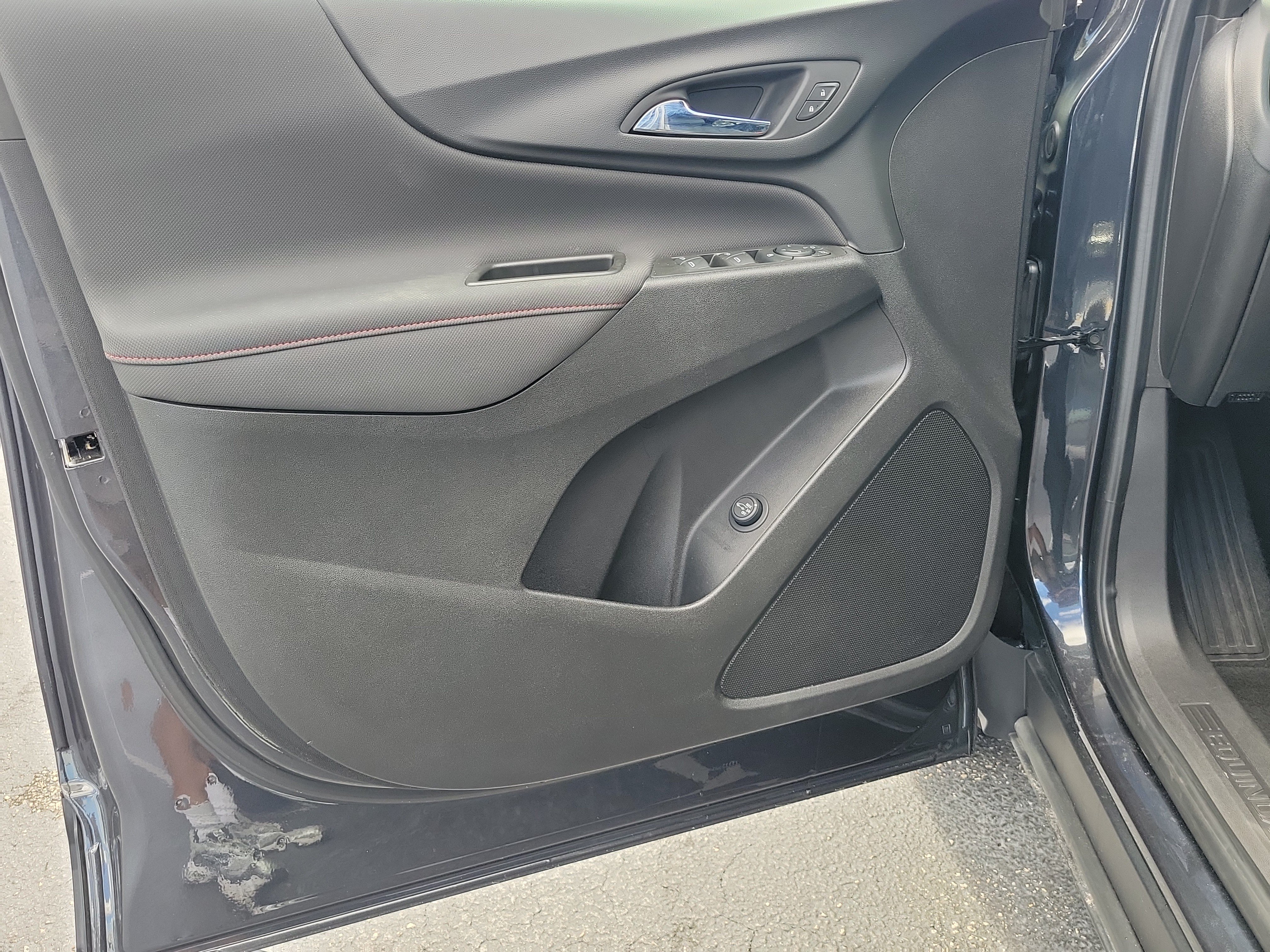 Used 2022 Chevrolet Equinox RS w/ Infotainment Package FWD image 19