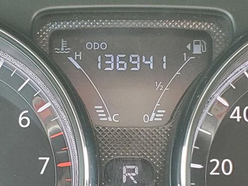 Used 2016 Nissan Versa SV image 31