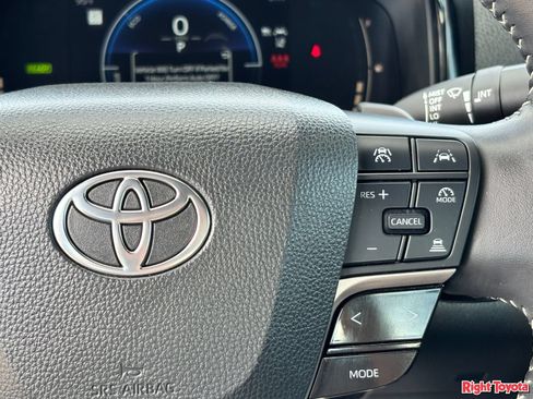 Used 2025 Toyota Camry SE FWD image 23