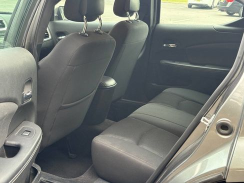 Used 2013 Dodge Avenger SE image 17