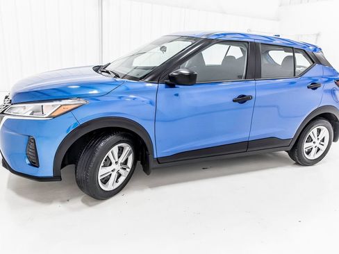 Used 2025 Nissan Kicks Play S FWD image 3