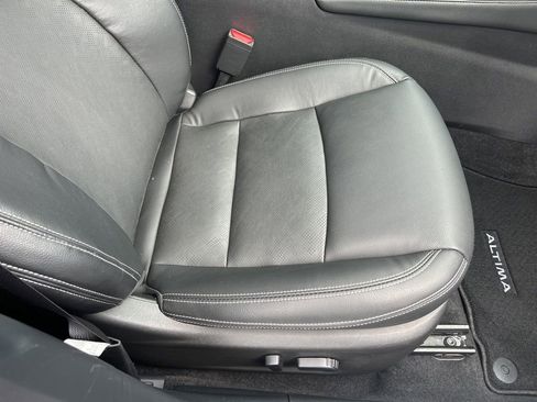 Used 2024 Nissan Altima 2.5 SL FWD image 43