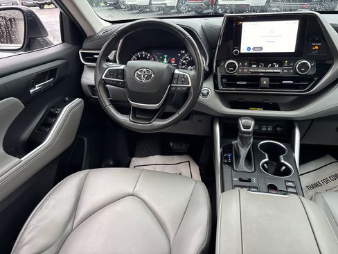 Used 2023 Toyota Highlander XLE AWD/4WD image 31