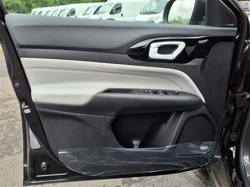 New 2025 Jeep Compass Limited w/ Sun & Sound Group image 12