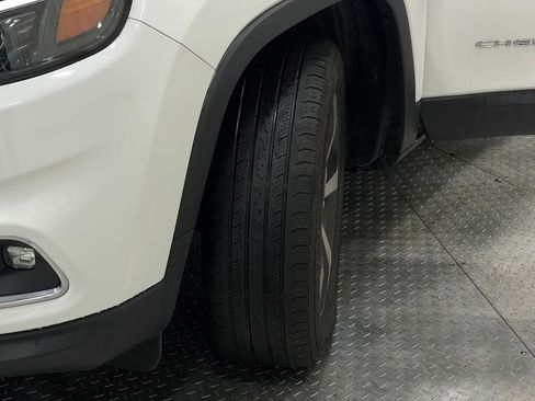 Used 2019 Jeep Cherokee Limited image 35