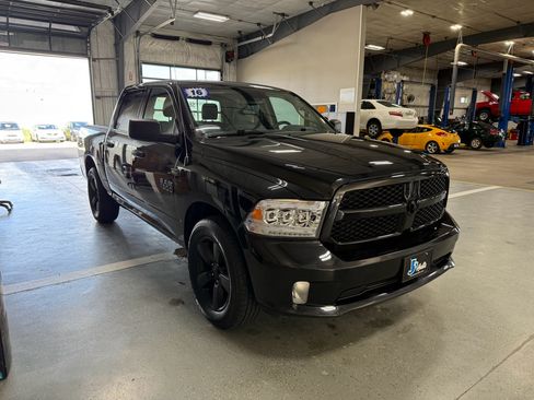 Used 2016 RAM 1500 Express w/ Black Ram 1500 Express Group AWD/4WD image 4