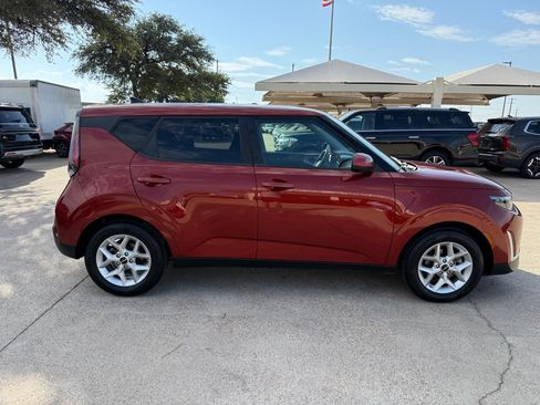 Used 2023 Kia Soul LX w/ LX Technology Package FWD image 8