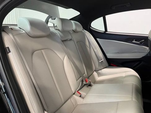 Used 2025 Genesis G70 2.5T RWD image 14