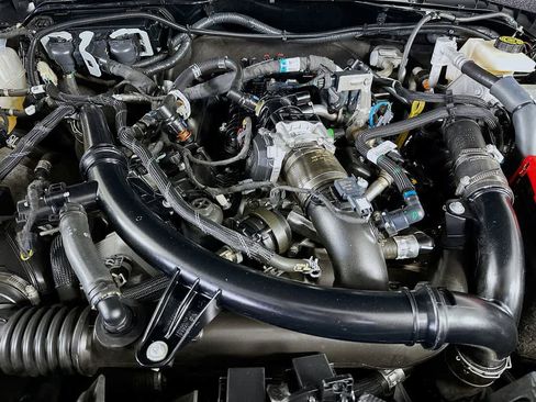 Used 2024 Ford Bronco Wildtrak image 9