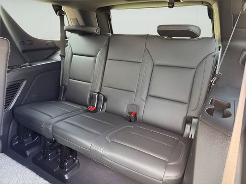 Used 2022 Chevrolet Tahoe Z71 w/ Luxury Package image 13