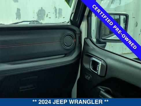 Used 2024 Jeep Wrangler Unlimited Rubicon AWD/4WD image 18
