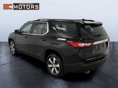 Used 2020 Chevrolet Traverse LT w/ Driver Confidence II Package image 4
