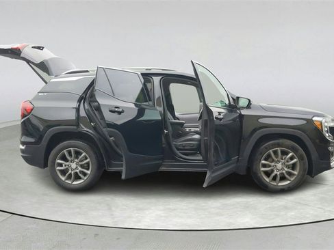 Used 2024 GMC Terrain SLT image 14