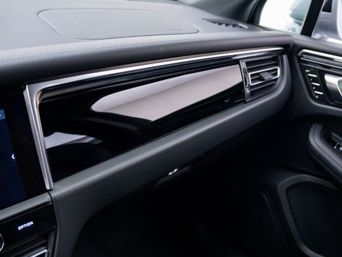 Certified 2026 Porsche Macan AWD/4WD image 30