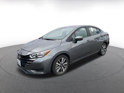 Used 2025 Nissan Versa SV image 3