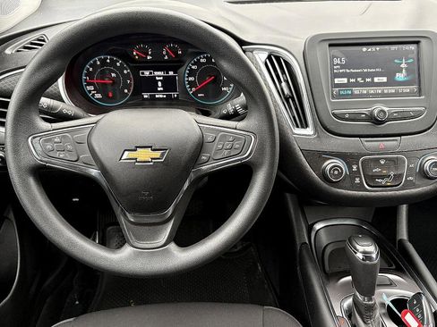 Used 2018 Chevrolet Malibu LT image 15