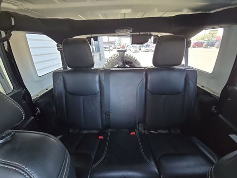 Used 2015 Jeep Wrangler Unlimited Sahara AWD/4WD image 26