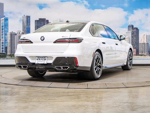 Used 2025 BMW 760i xDrive image 8