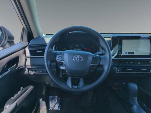 Used 2025 Toyota Camry LE image 12