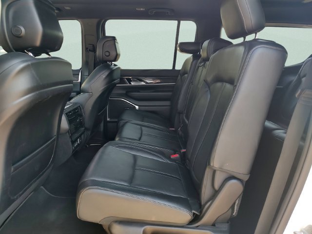 Used 2022 Jeep Wagoneer Series II w/ Premium Group I AWD/4WD image 29