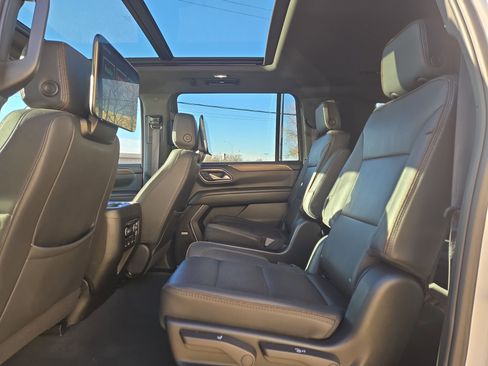 Used 2023 Chevrolet Suburban High Country image 13