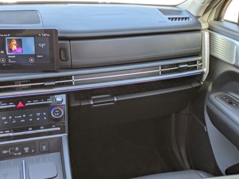 Used 2024 Hyundai Santa Fe Limited image 18