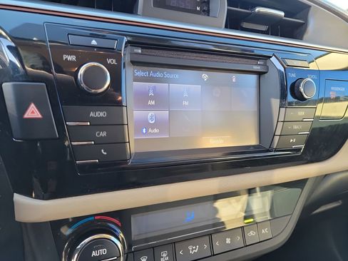 Used 2015 Toyota Corolla LE image 18