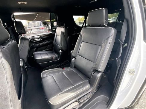 Used 2023 Chevrolet Suburban Premier image 21