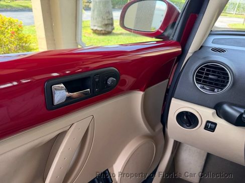 Used 2010 Volkswagen Beetle Convertible FWD image 49