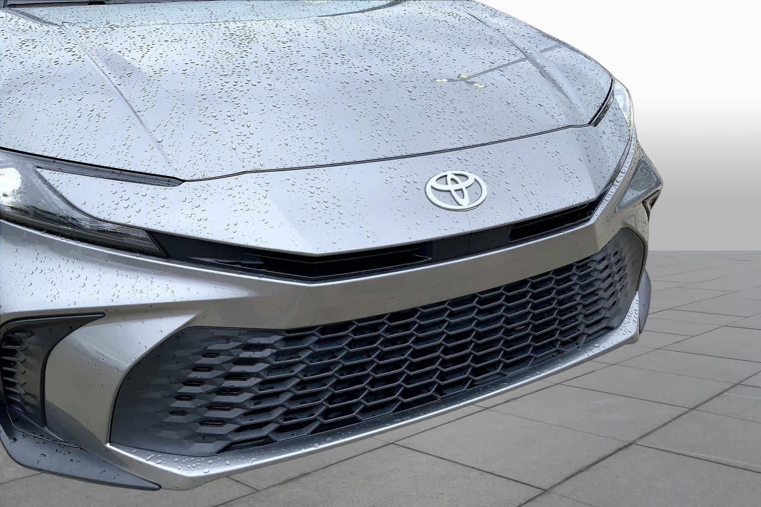 Used 2025 Toyota Camry SE FWD image 30