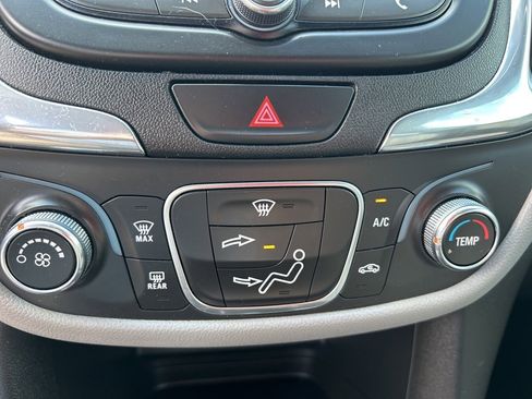 Used 2020 Chevrolet Equinox LS w/ LS Convenience Package image 18