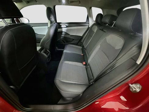 Used 2022 Volkswagen Taos SE w/ Panoramic Sunroof Package FWD image 30
