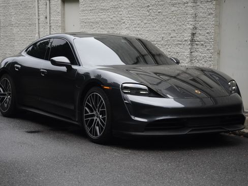 Used 2021 Porsche Taycan RWD image 9