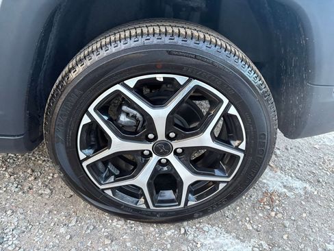 Used 2025 Jeep Compass Limited image 28