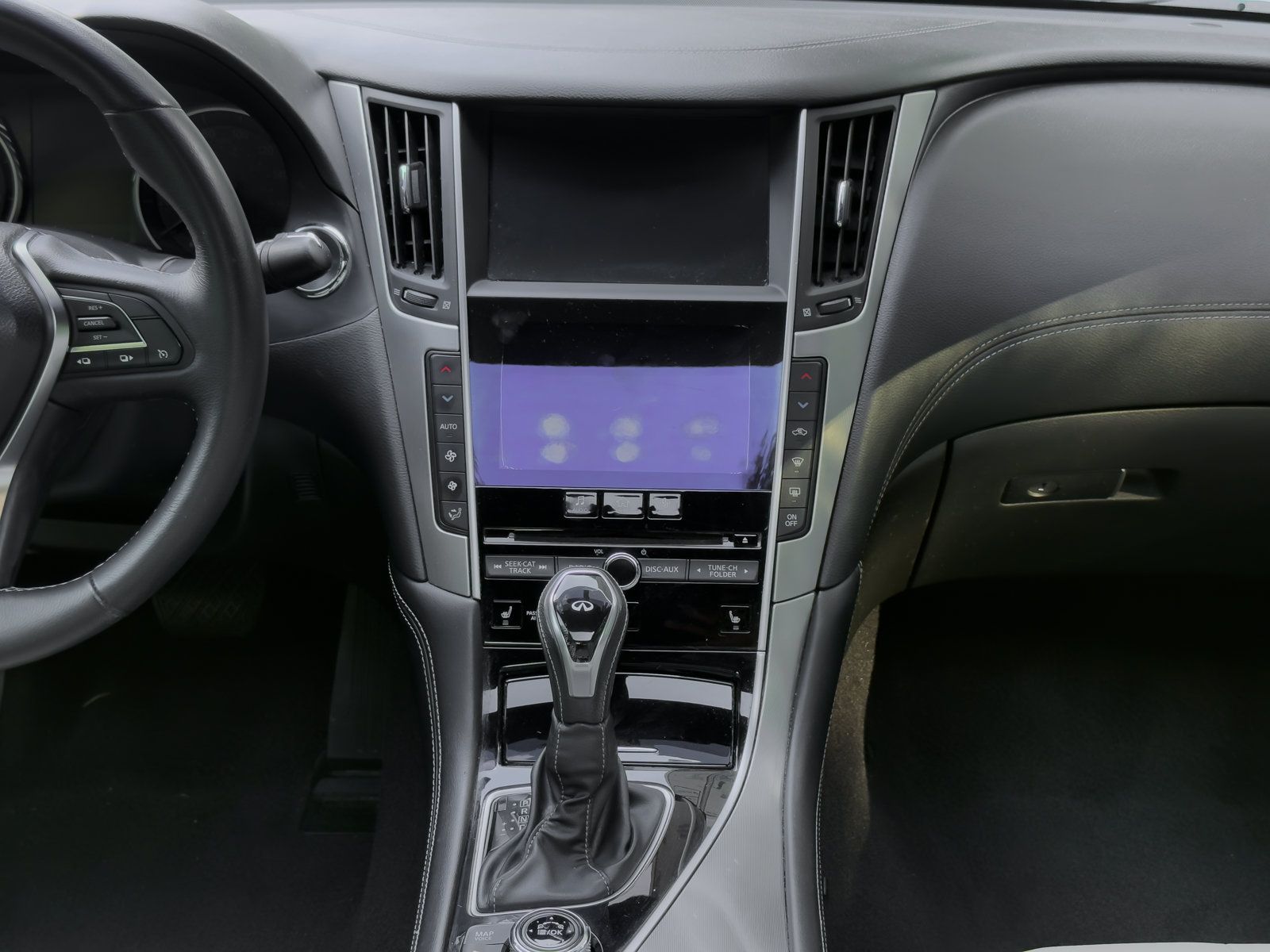 Used 2017 INFINITI Q60 3.0t w/ Premium Plus Package 3.0T RWD image 6