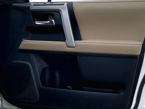 Used 2015 Toyota 4Runner SR5 Premium RWD image 21