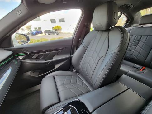 Used 2025 BMW 530i RWD image 36