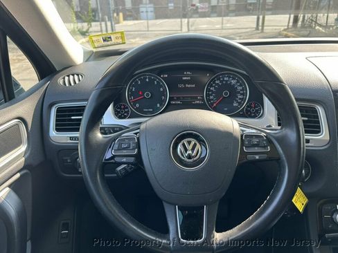 Used 2015 Volkswagen Touareg VR6 AWD/4WD image 33