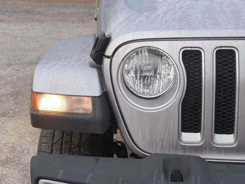 Used 2019 Jeep Wrangler Unlimited Sahara image 10