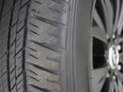 Used 2023 Lexus GX 460 Luxury w/ Sport Design Package image 16